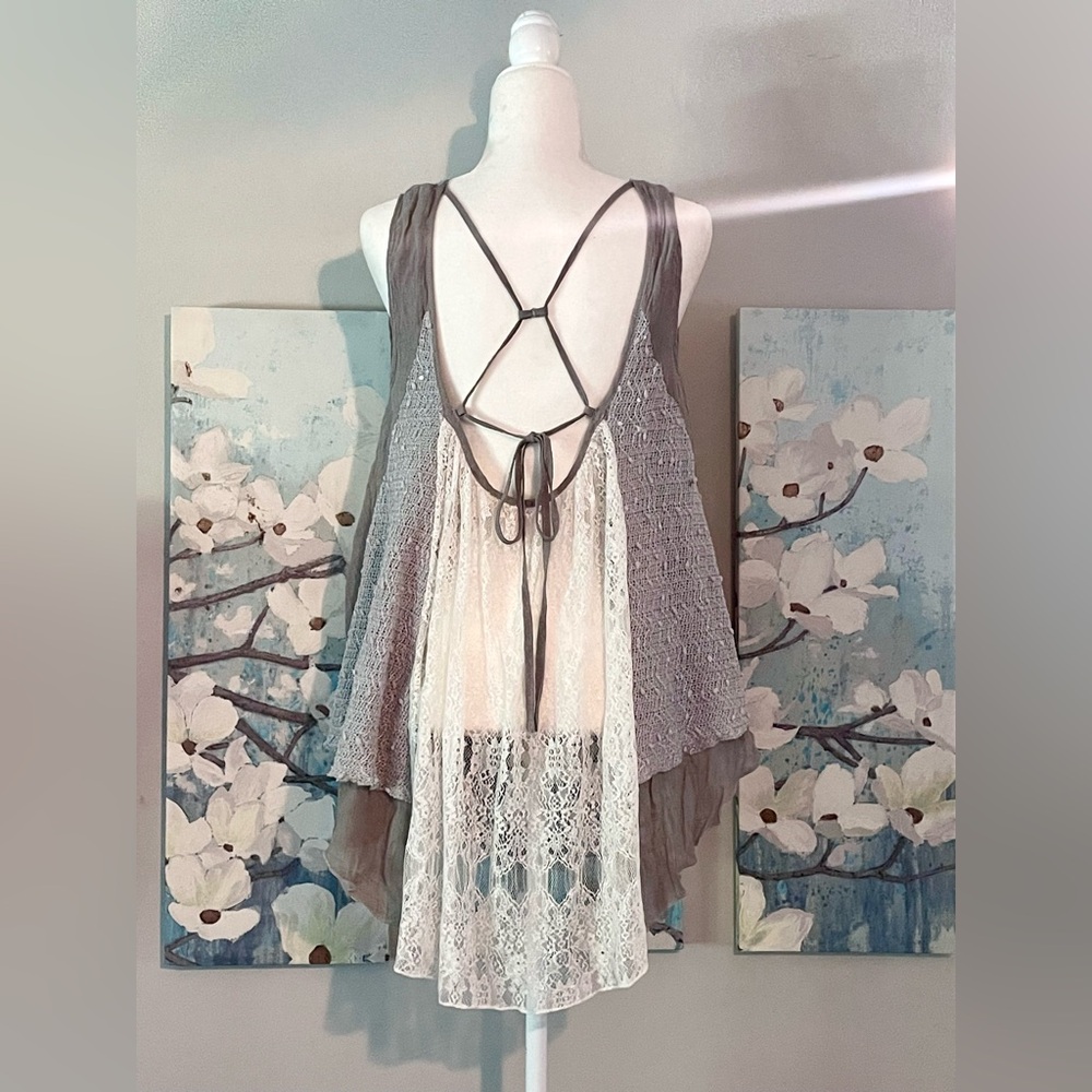 A'reve Anthropologie Gray and White Silver Shimmery Top